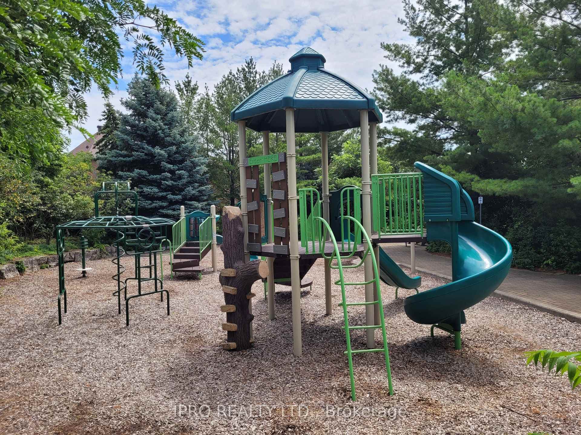 2446 Valley Heights Crescent photo 30