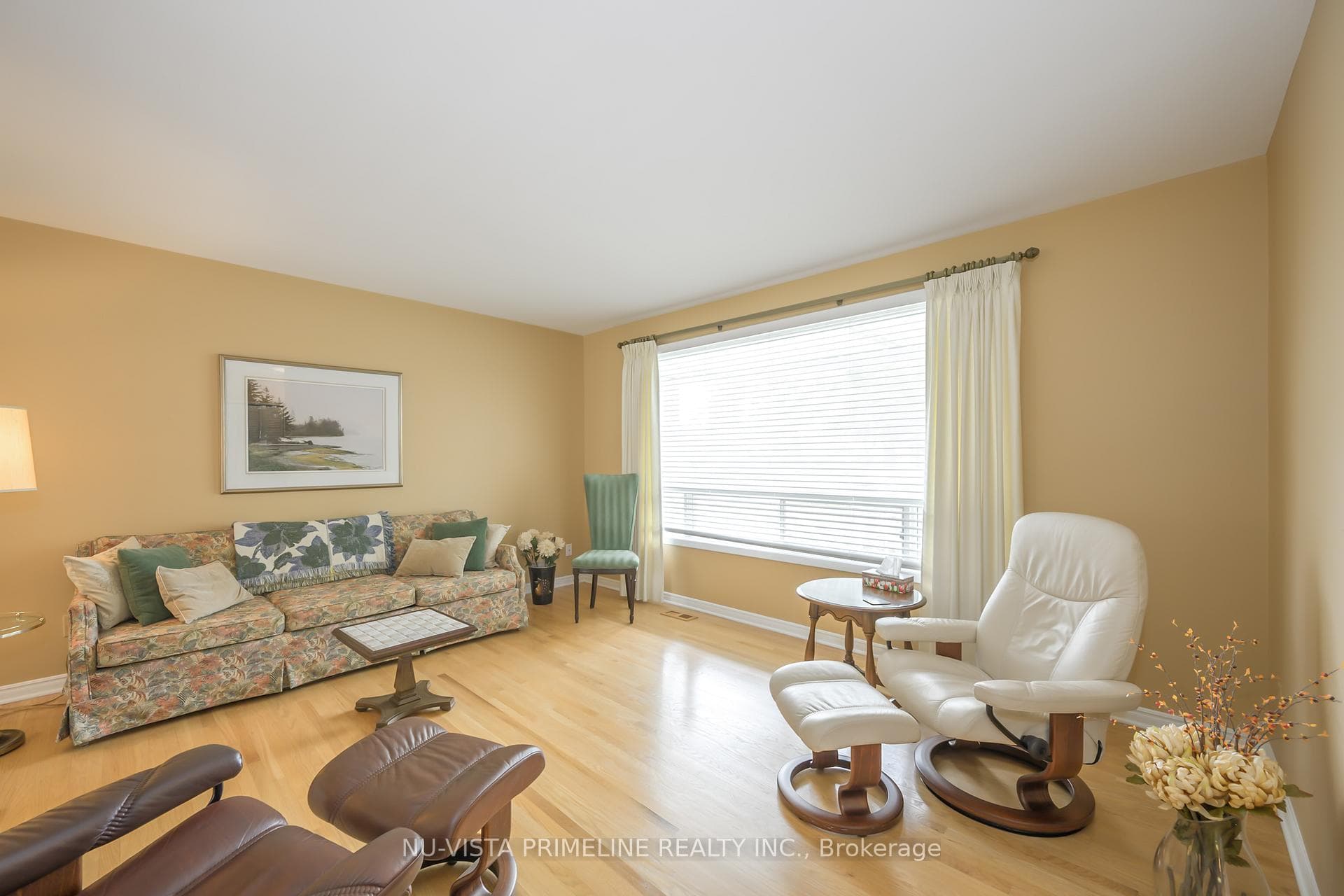 55 Maxwell Crescent photo 18