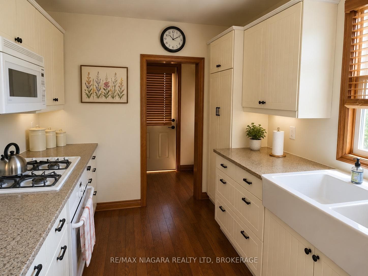 63 Sullivan Avenue photo 3