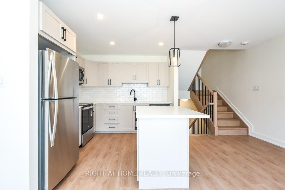 75 WHITCOMB Crescent photo 8
