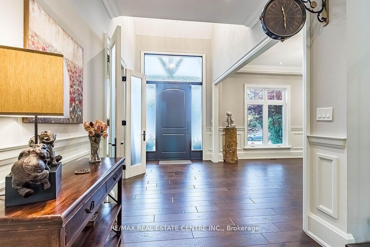 228 Tweedsdale Crescent photo 3