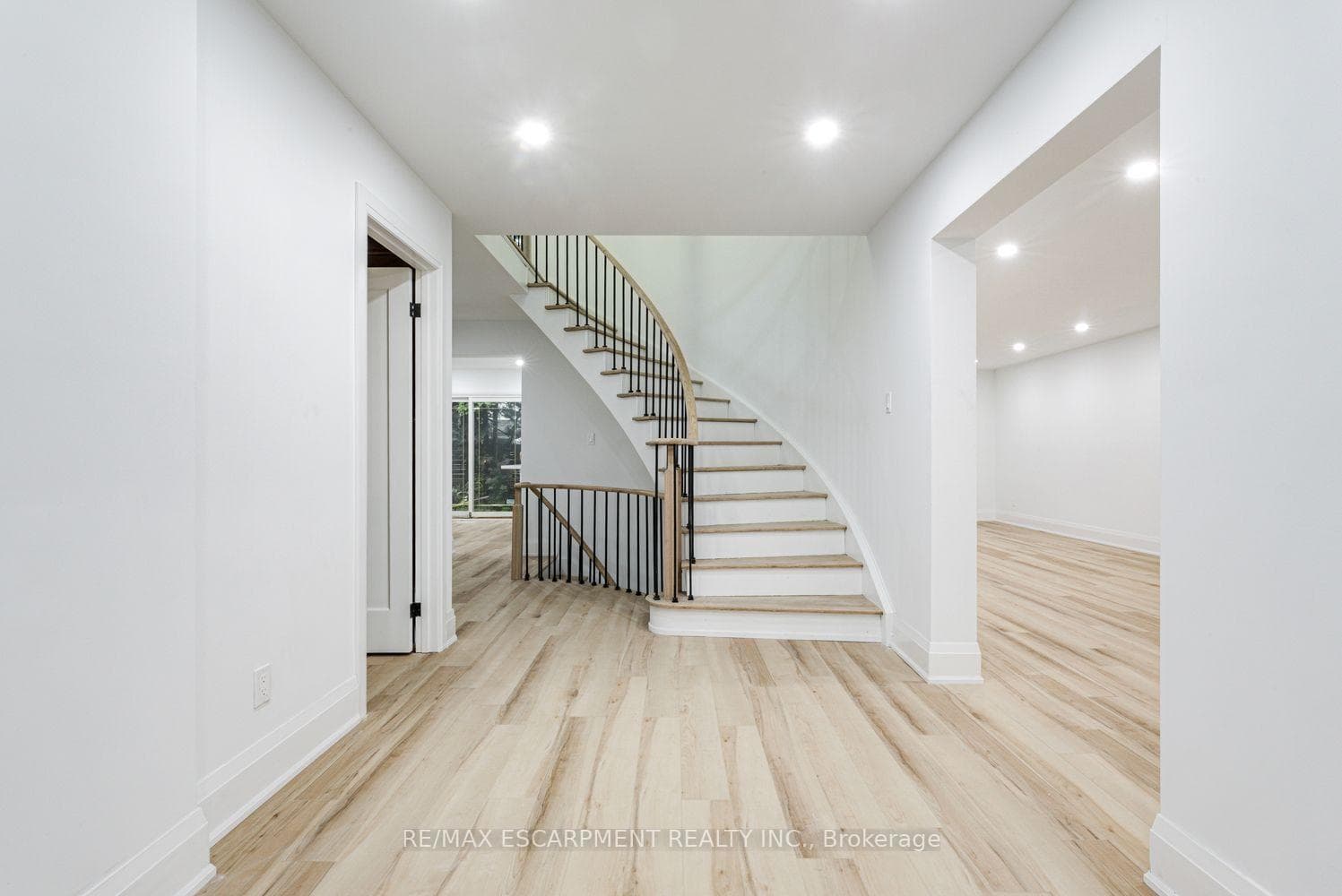 2104 Mississauga Road photo 2