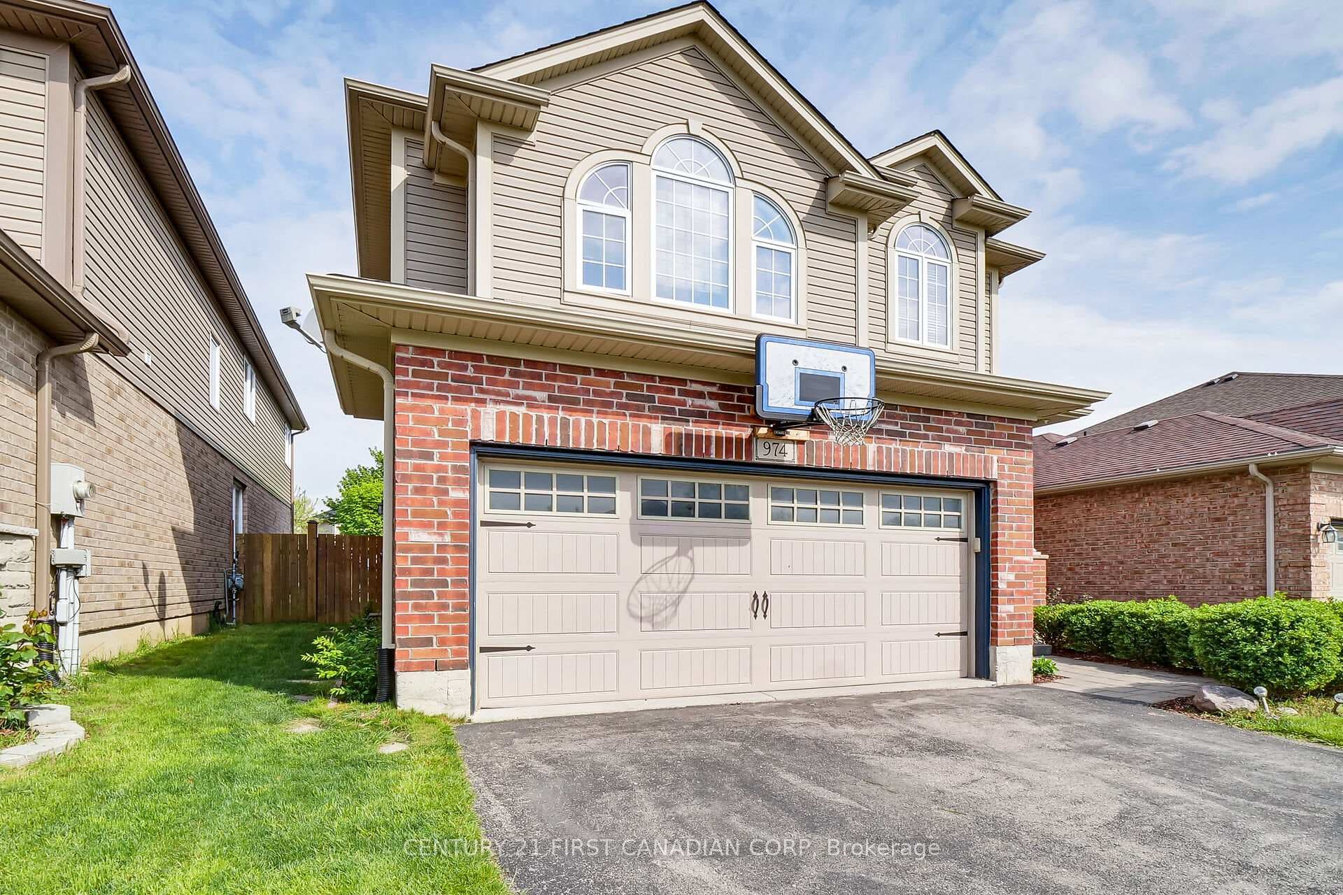 974 Grenfell Drive photo 2