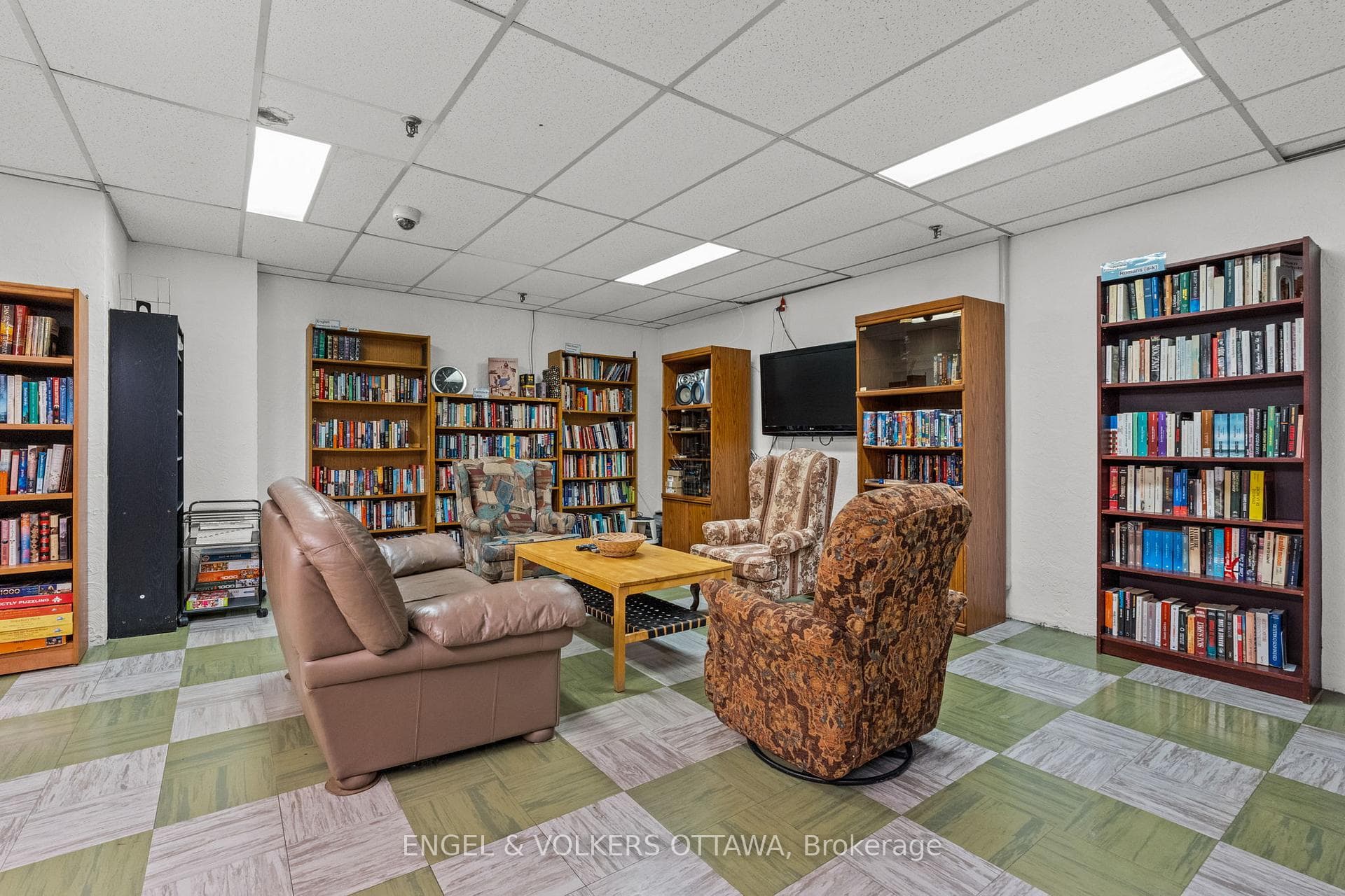 665 Bathgate Drive Unit 2002 photo 24