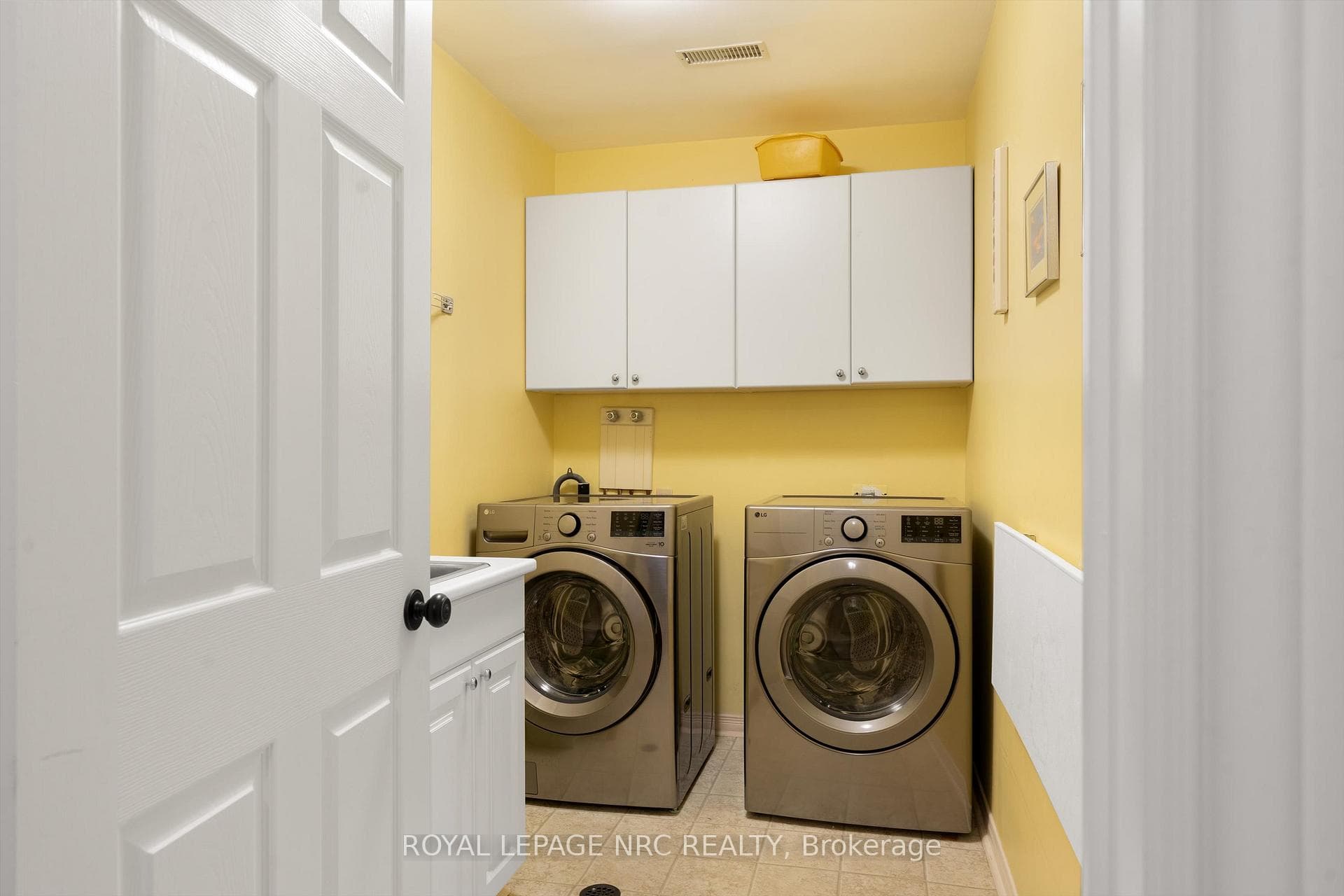 Upper Level Laundry? Yes Please!