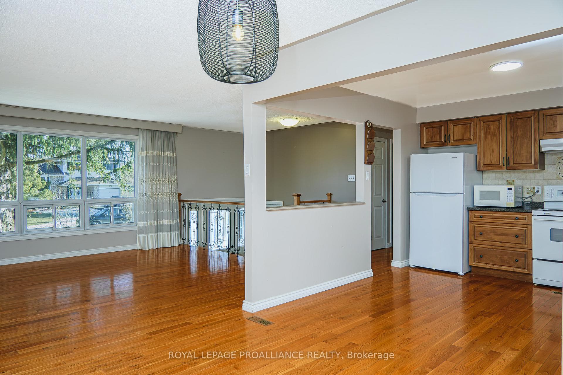 181 Colonial Road photo 14