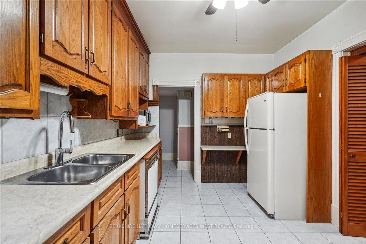 370 Herkimer Street photo 8