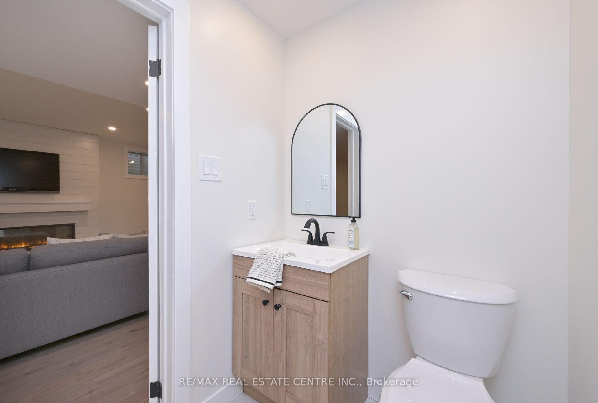 111 Chalmers Street photo 27