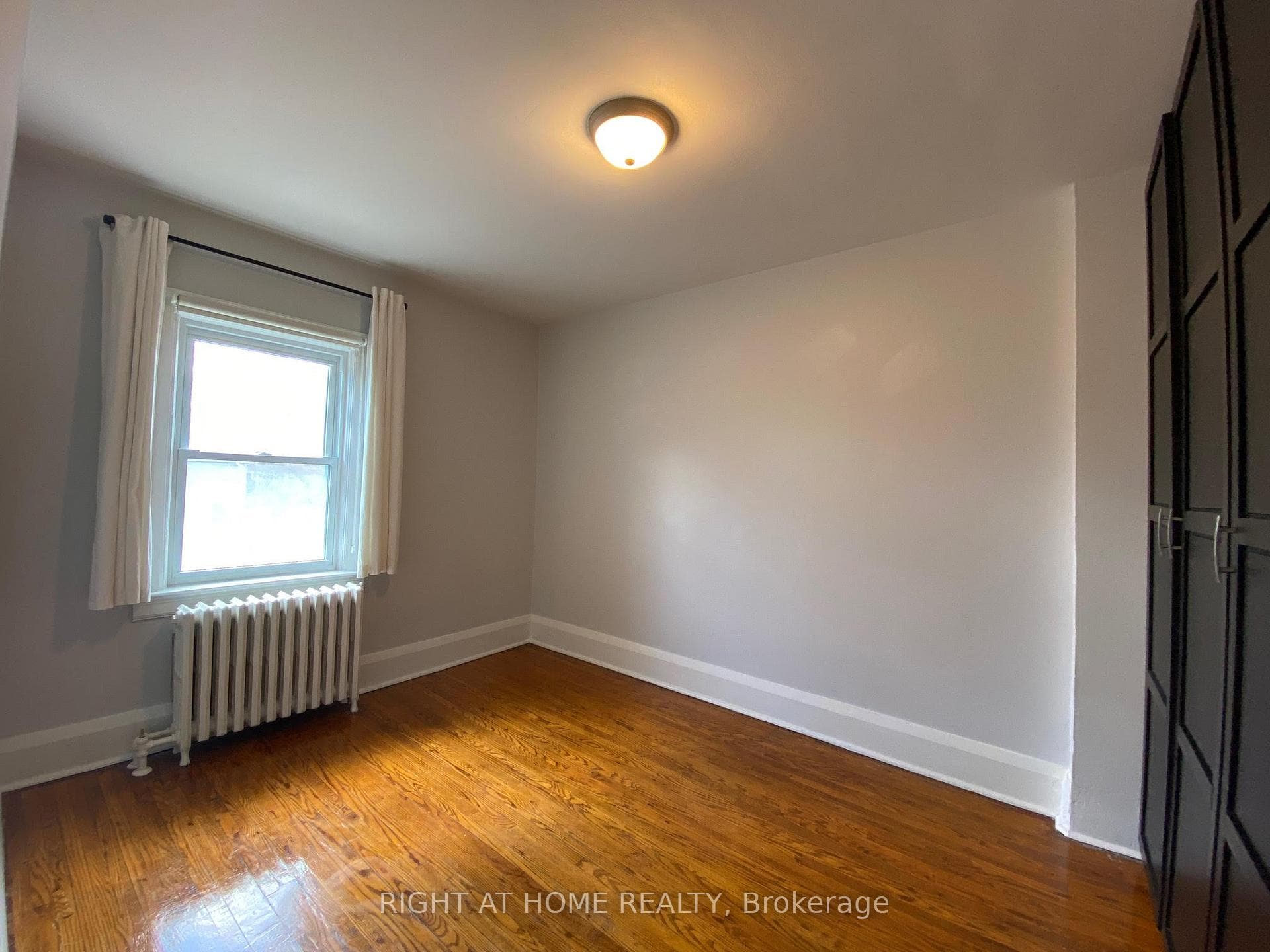 1729 Dundas Street photo 12