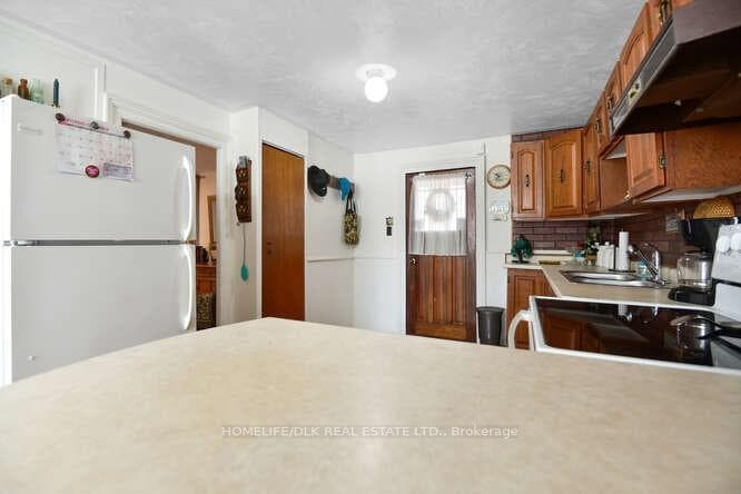 19 KEEFER Street photo 9