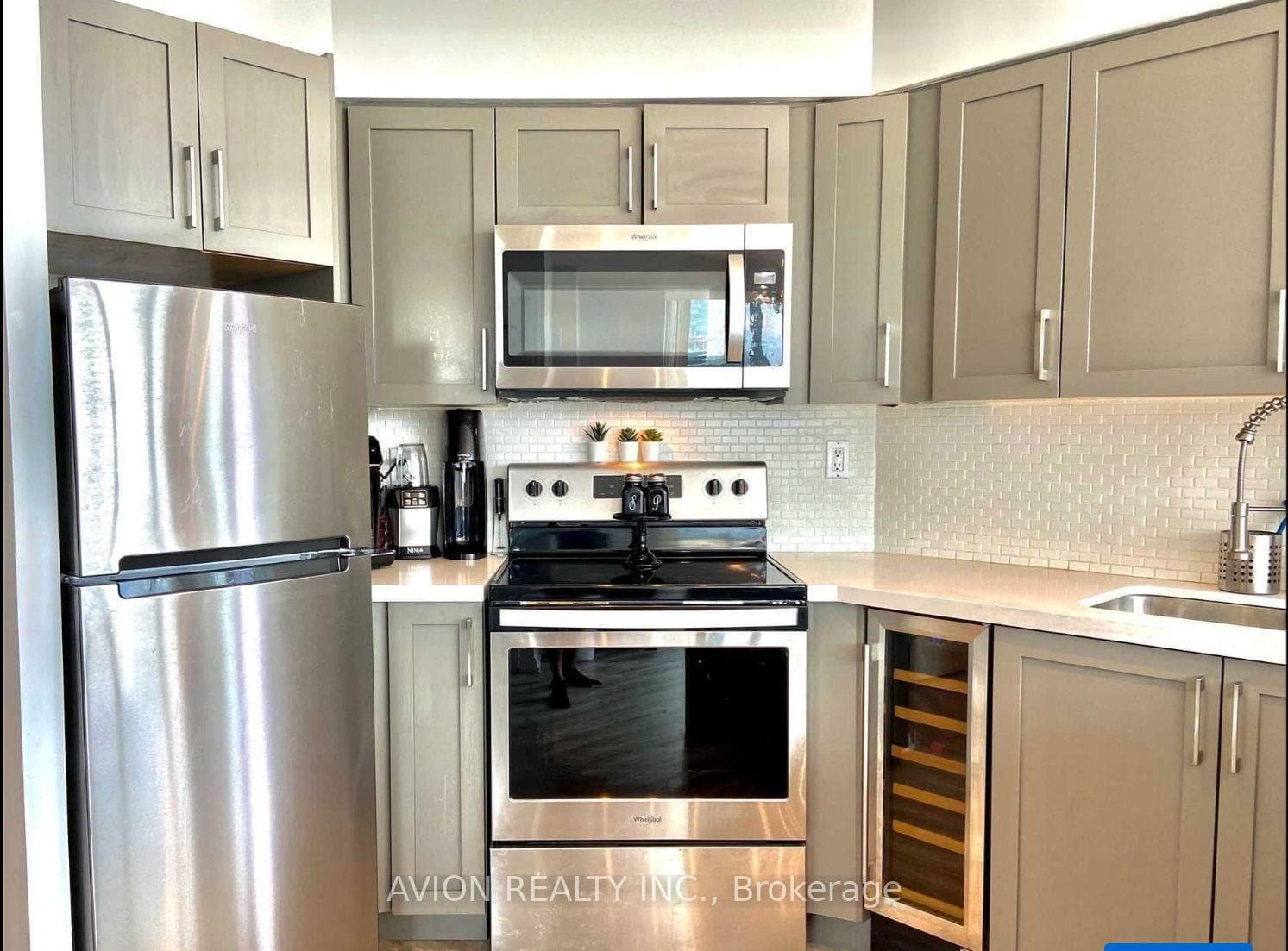 230 Queens Quay Unit 1526 photo 2