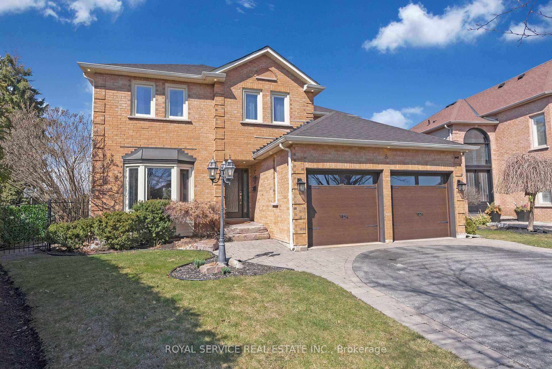 8 Thornbury Court photo 1