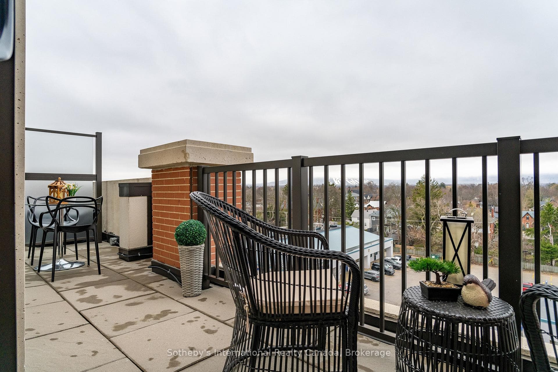 23ft x 6 ft Balcony with Stunning Sunset & BM View