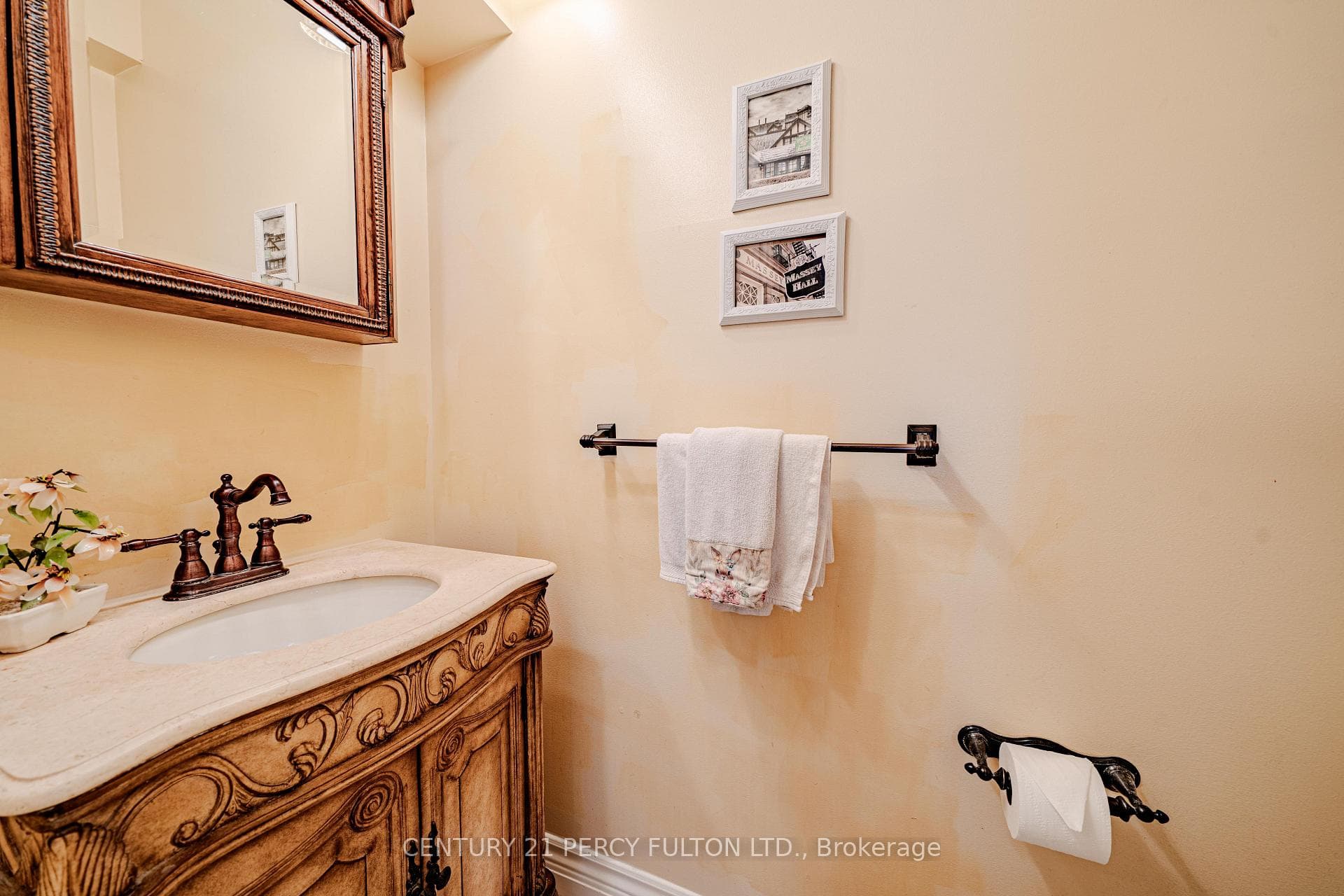 30 Willowgate Dr - powder room