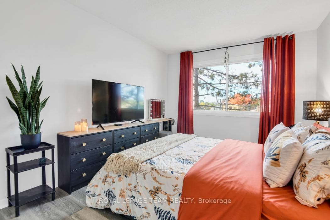 212 VIEWMOUNT Drive Unit 204 photo 18