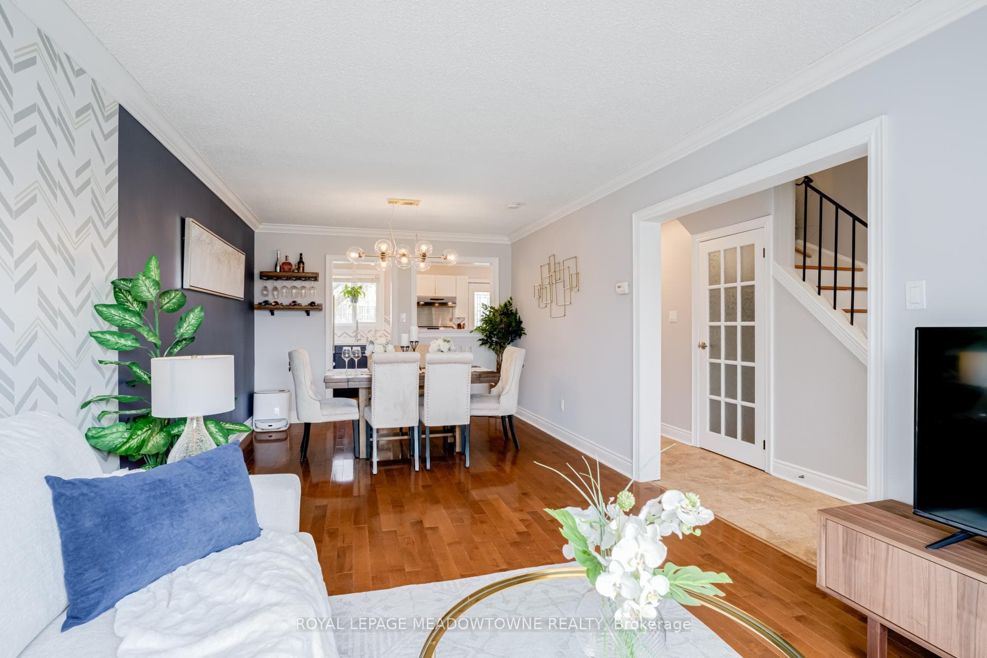 92 Morley Crescent photo 7