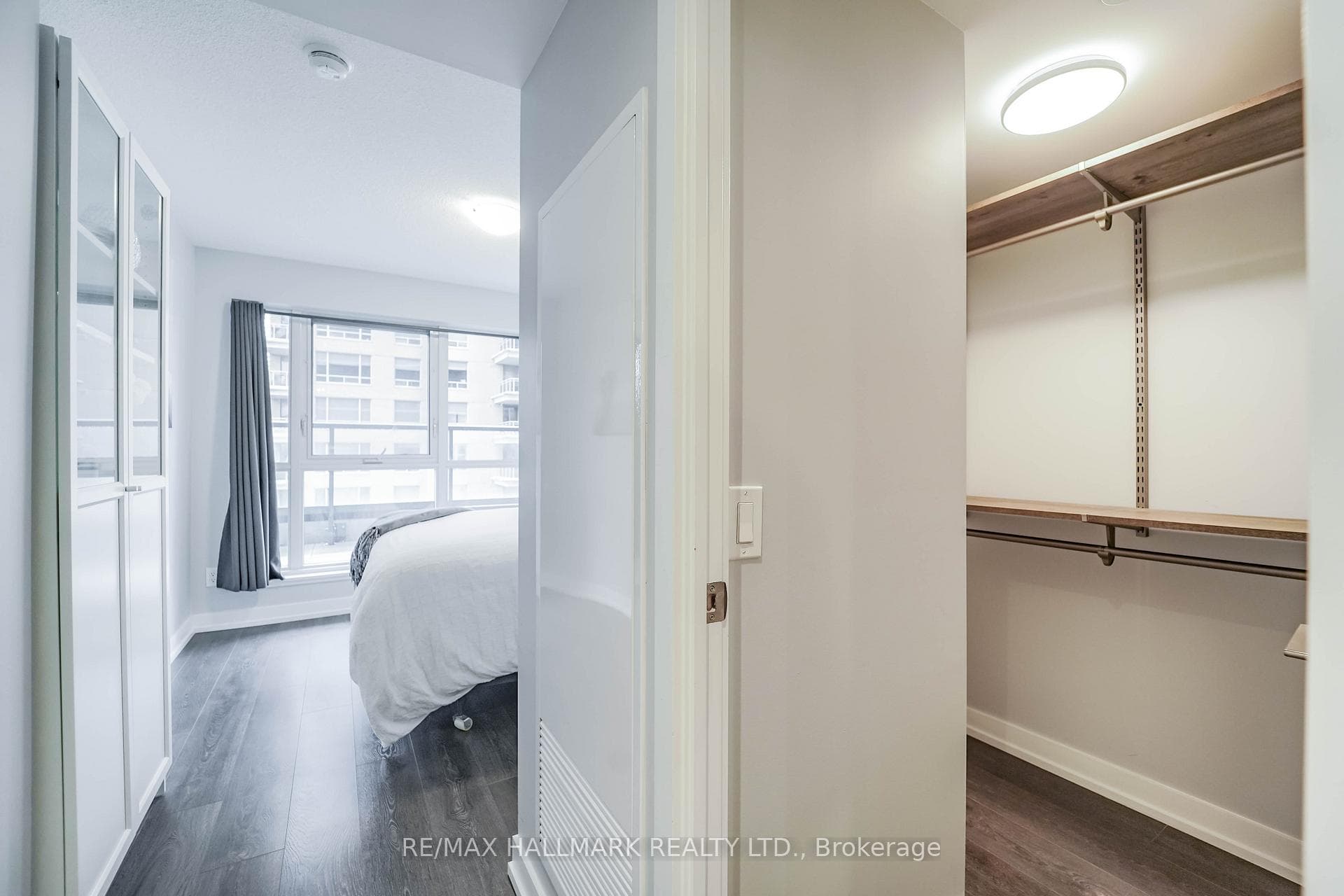 125 Redpath Avenue Unit 812 photo 22
