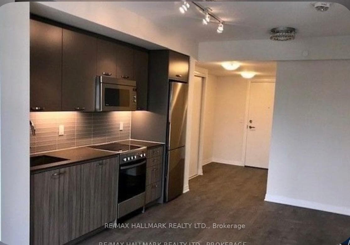 2301 Danforth Avenue Unit 401 photo 3