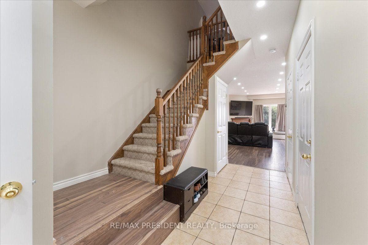285 Southbrook Drive photo 7
