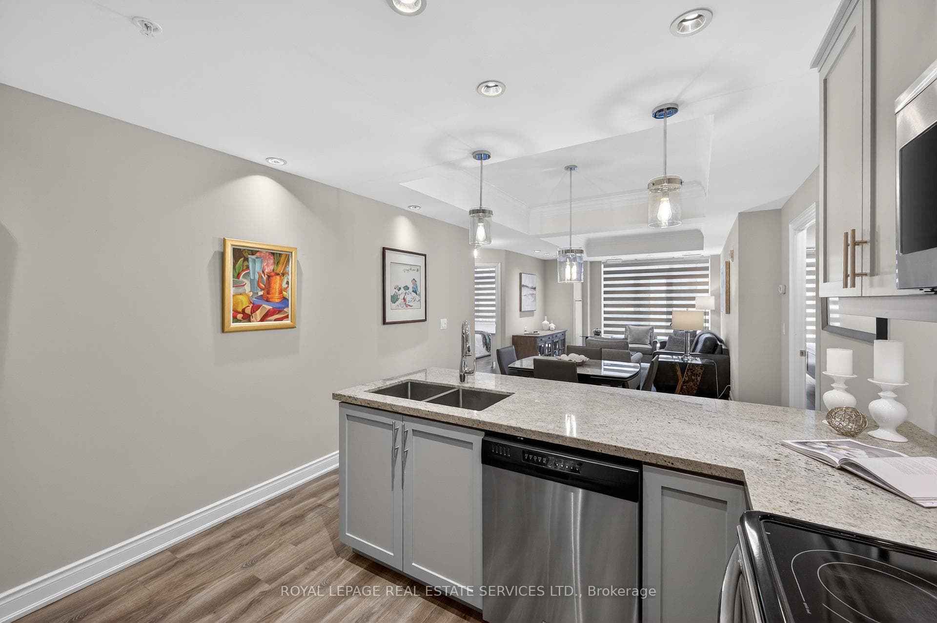 205 Lakeshore Road Unit 410 photo 14