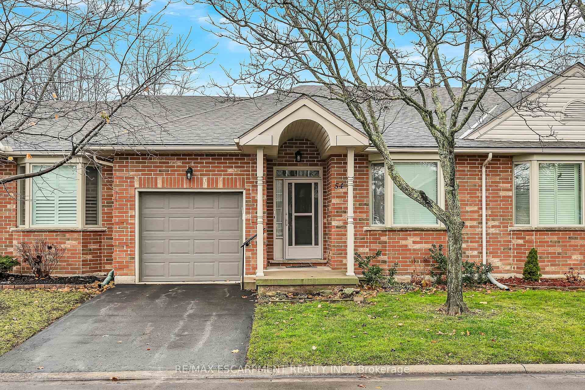 54 Greentrail Drive photo 1