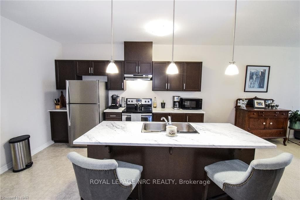 16 ELLIS Avenue photo 10