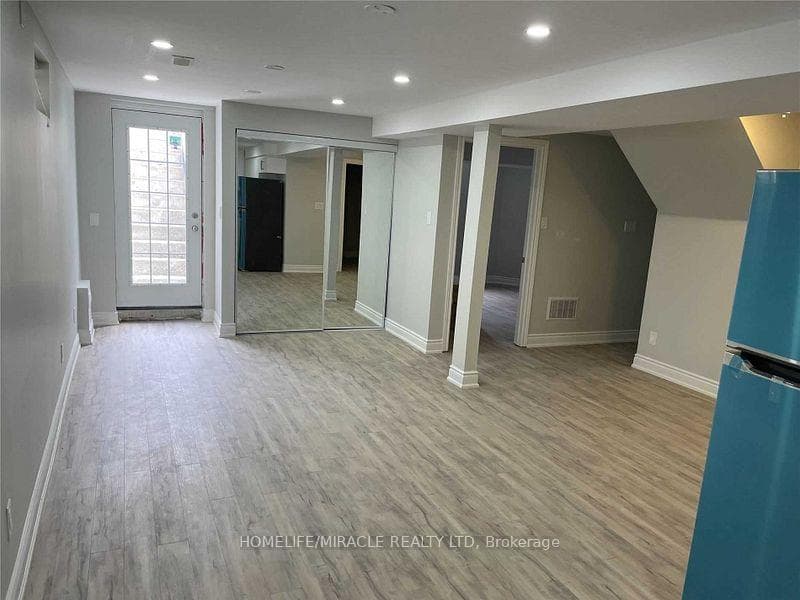 76 Jack Rabbit Crescent photo 4