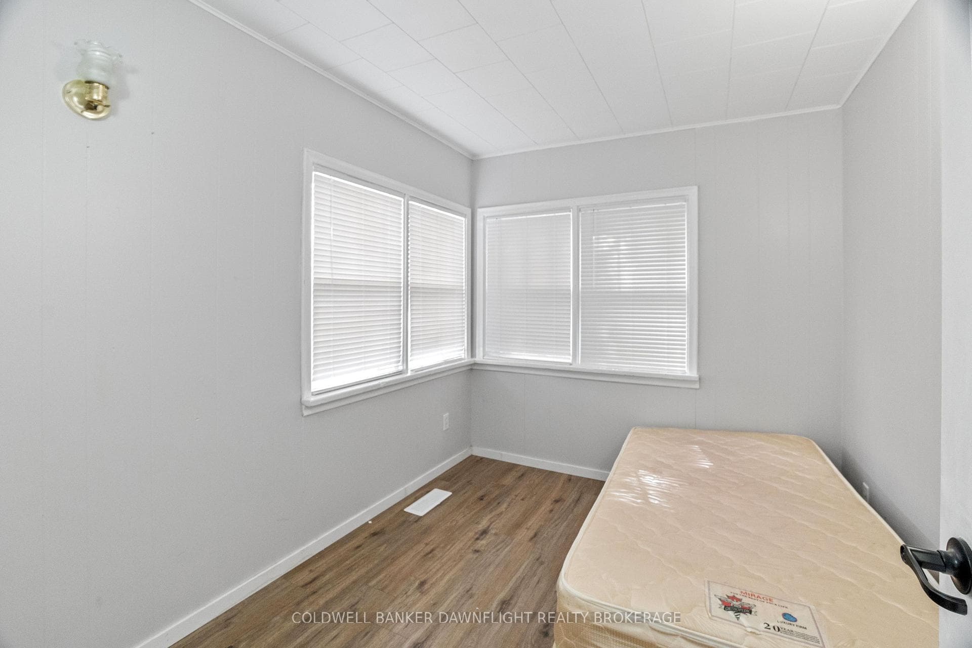 82 LONDON Road photo 7