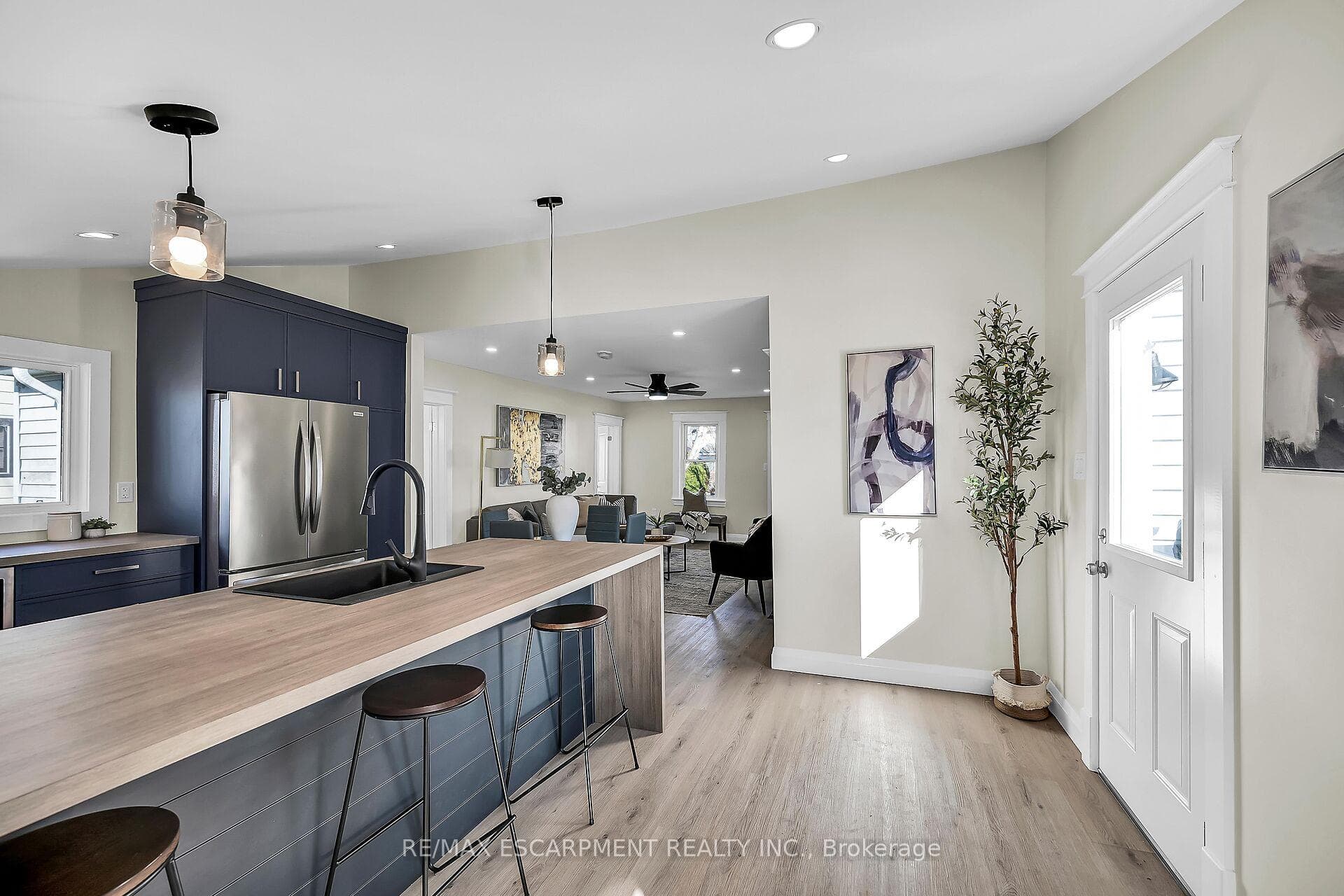 53 Jane Street photo 25