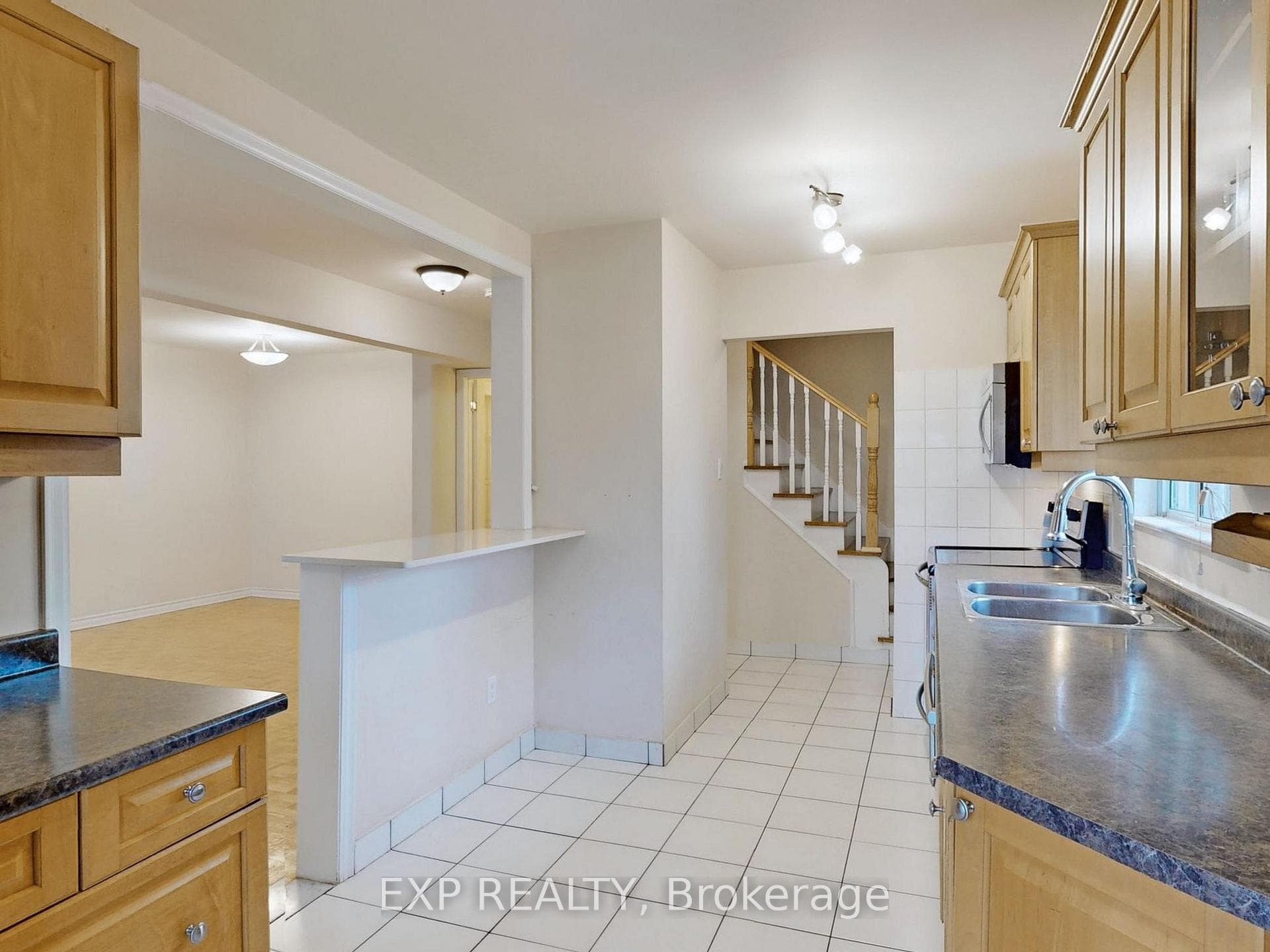 239 Avenue Road photo 10