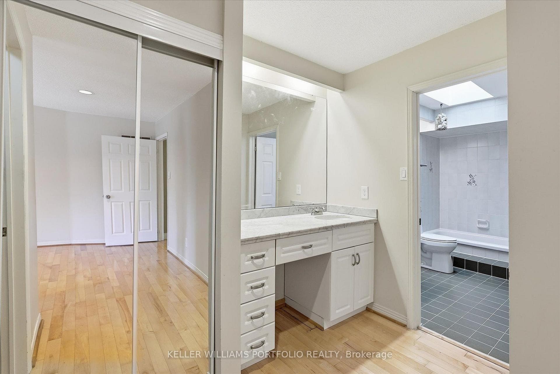 73 Jessica Gardens photo 30