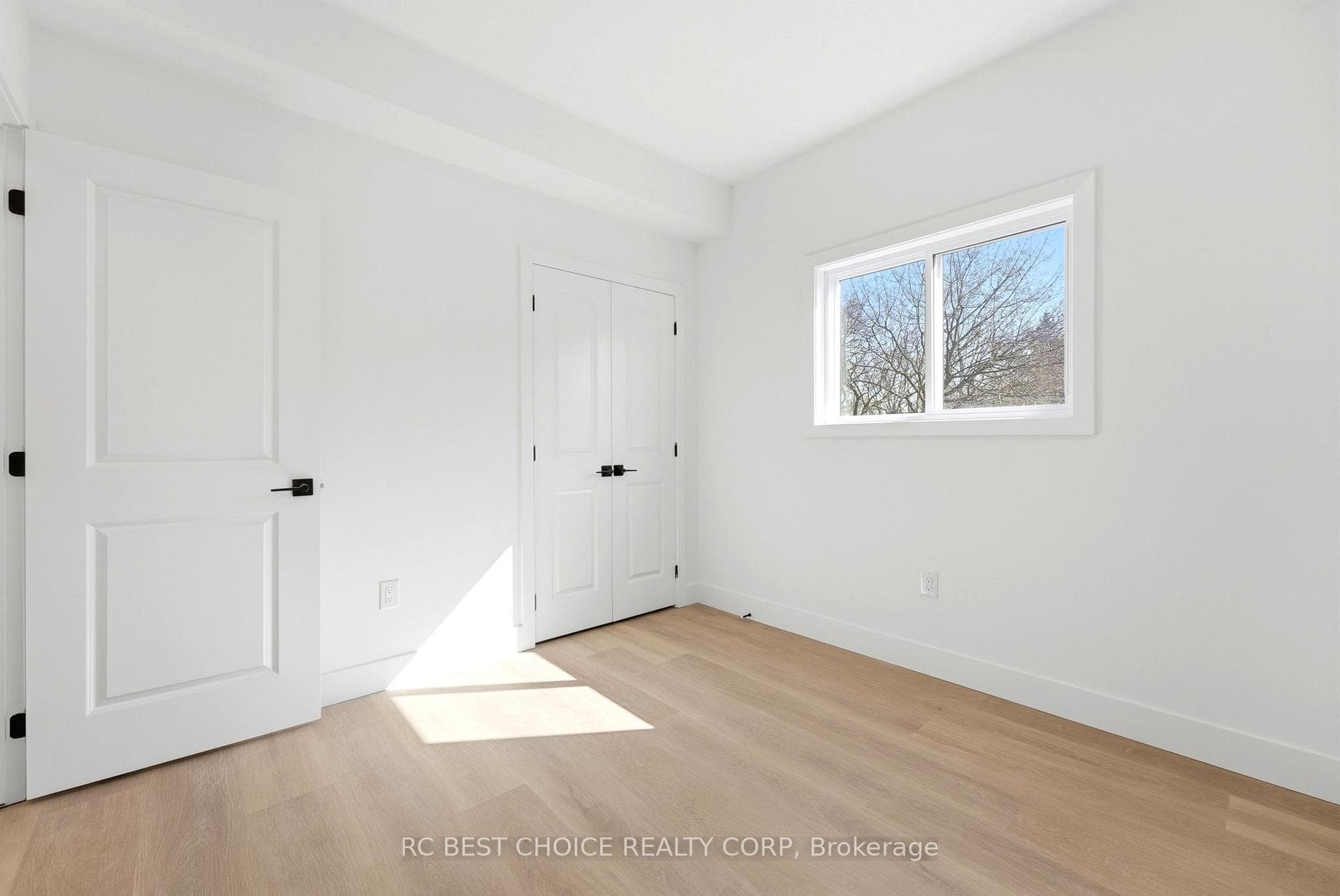 108 BRISCOE Street photo 22