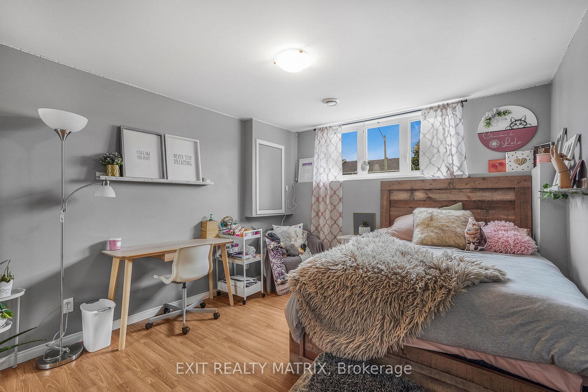 90 Richard Street photo 22