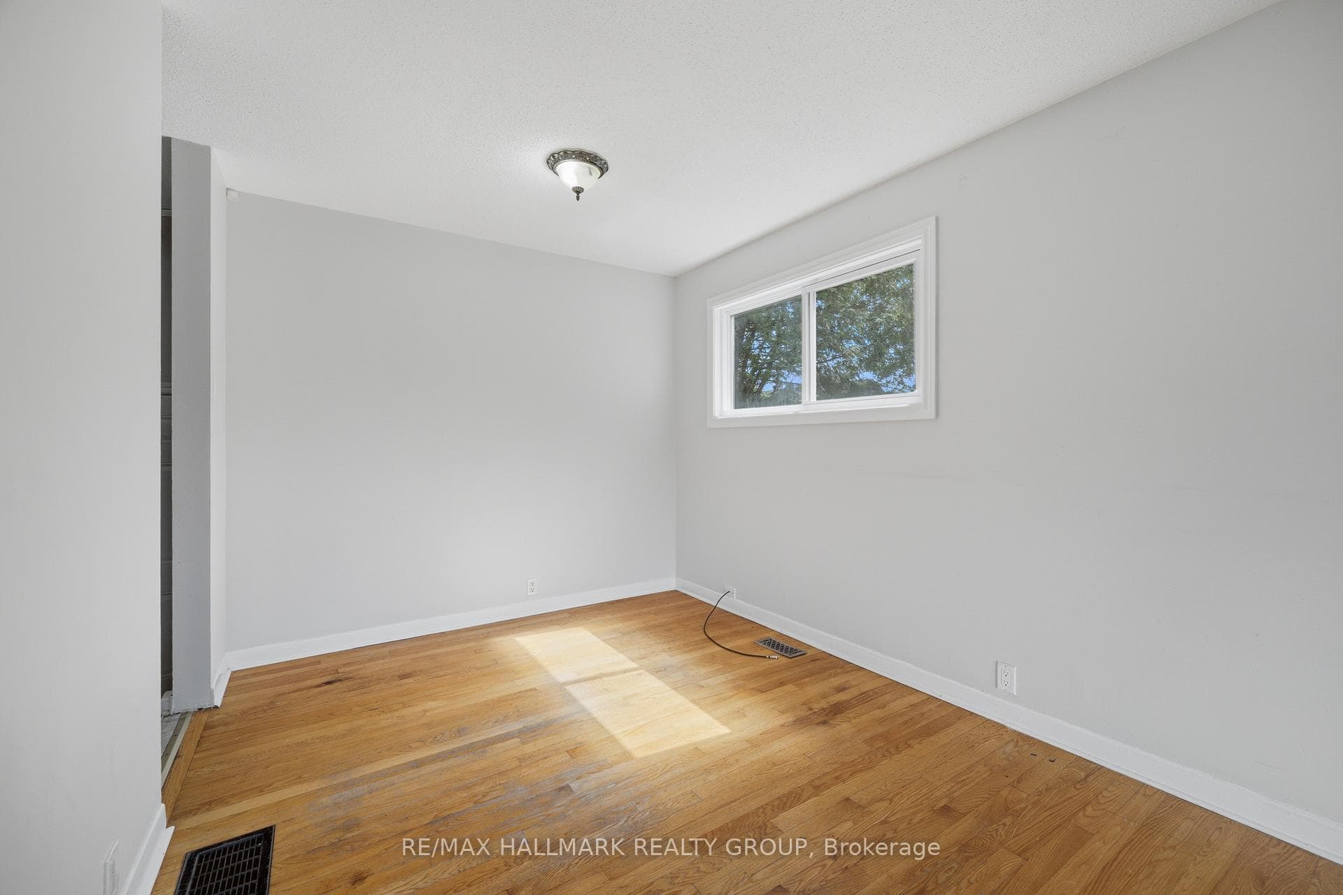 45 Hilliard Avenue photo 10