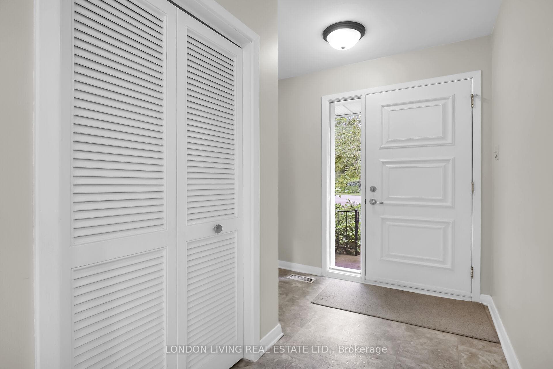 86 Rollingwood Circle photo 3