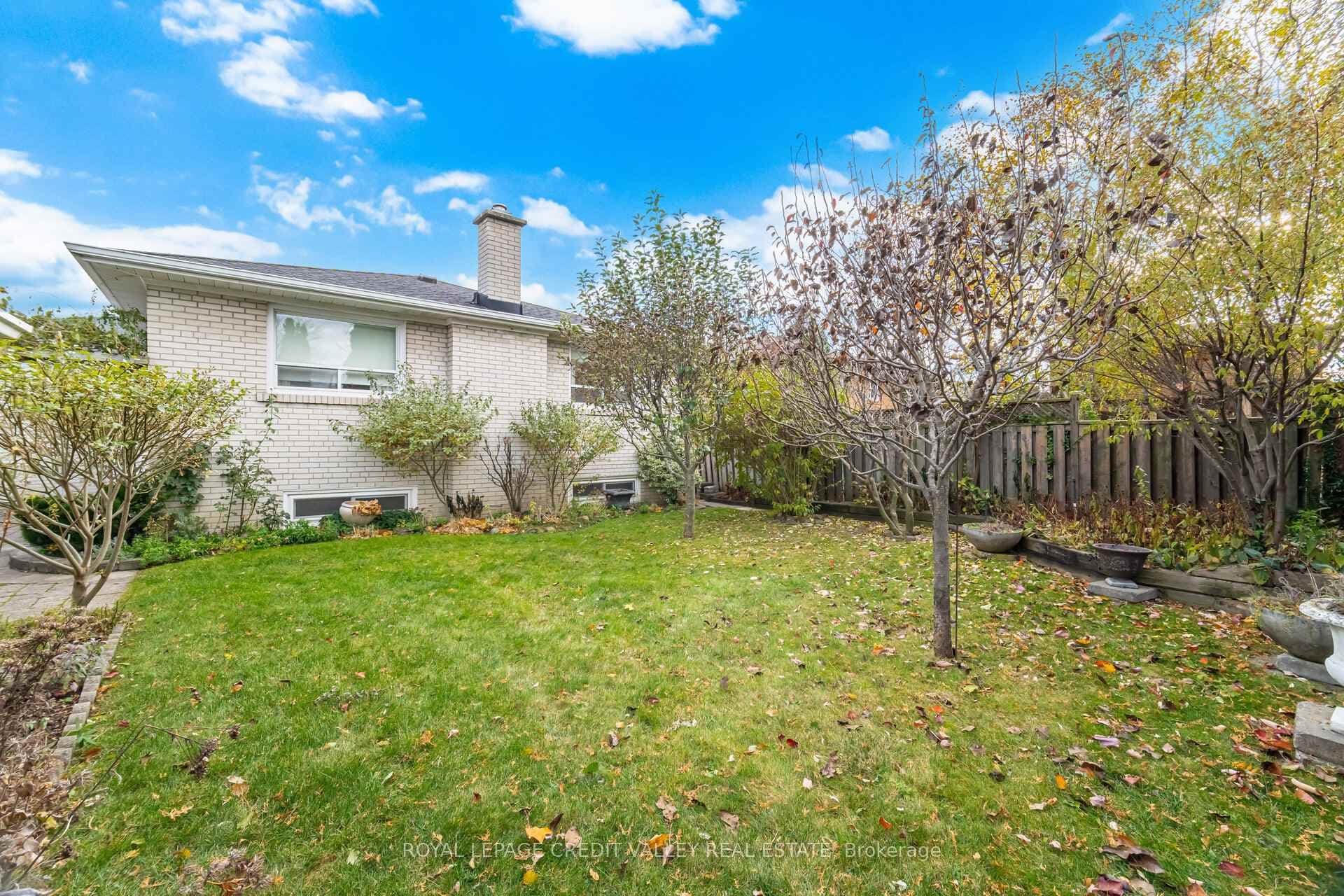 1017 Streamway Crescent photo 28