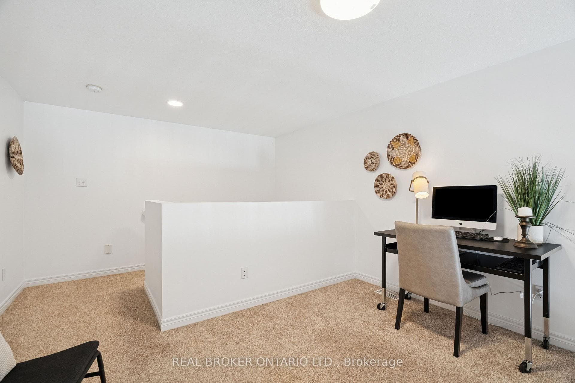 75 Doctor Moore Court photo 28