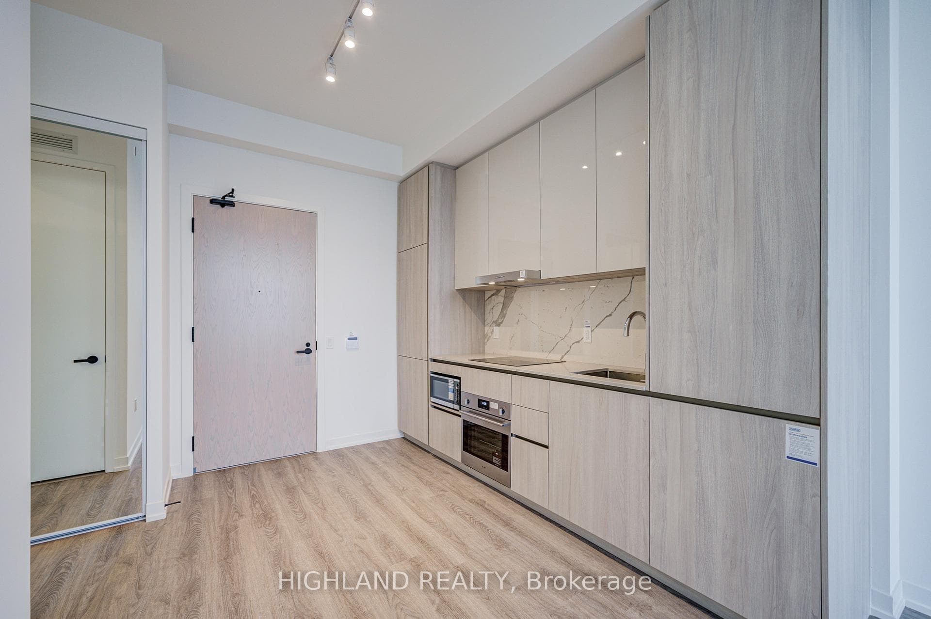 8 Interchange Way Unit 2705 photo 7
