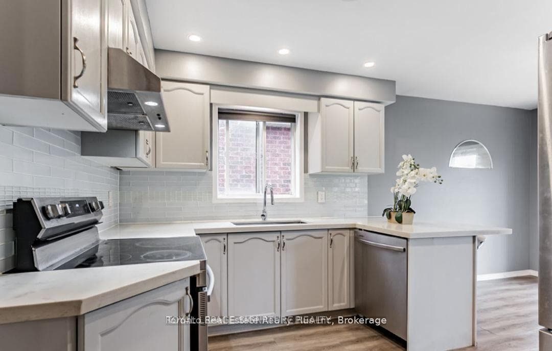 18 Preston Avenue photo 3