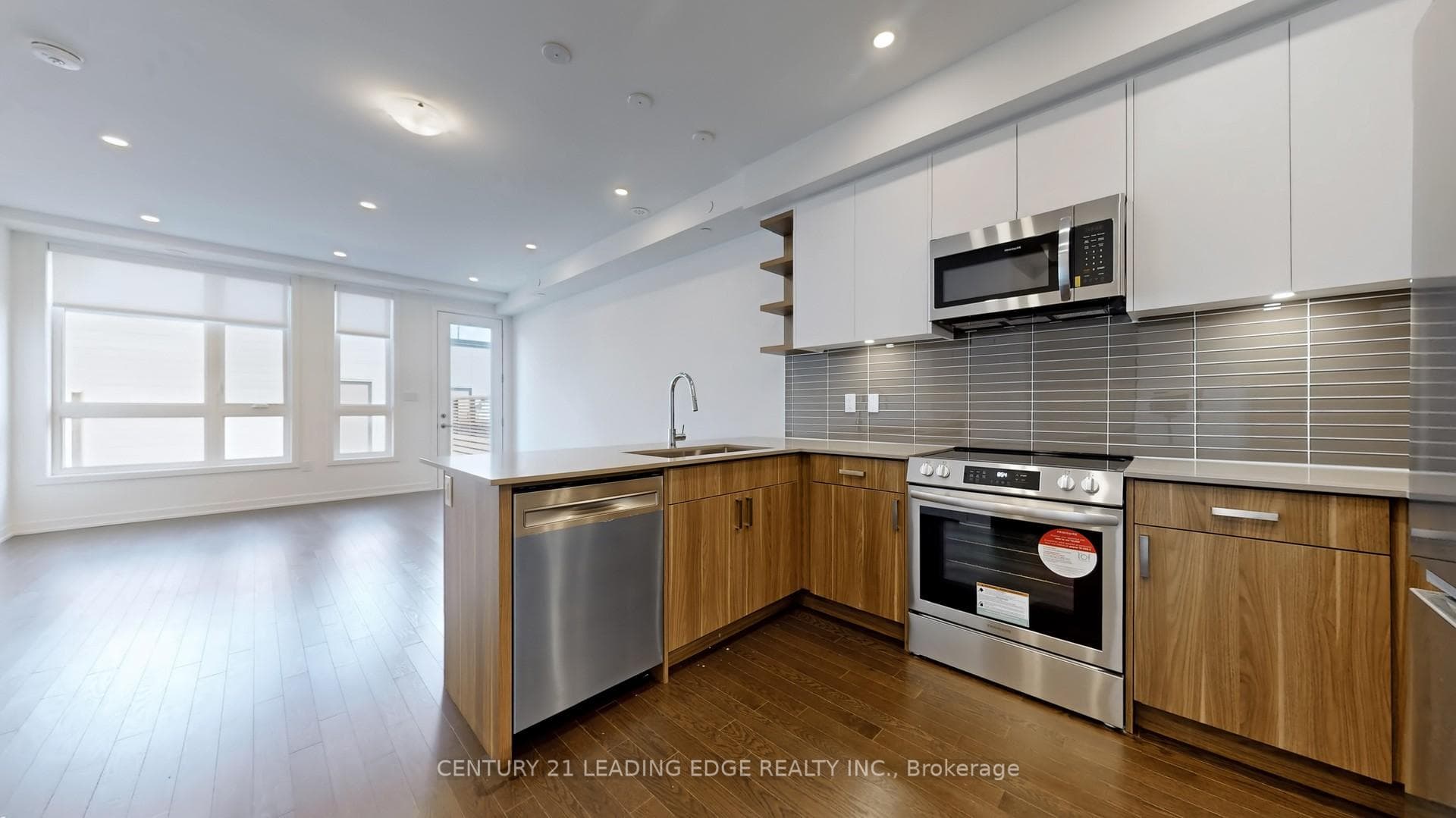 Welcome To 82A Green Gardens Blvd!