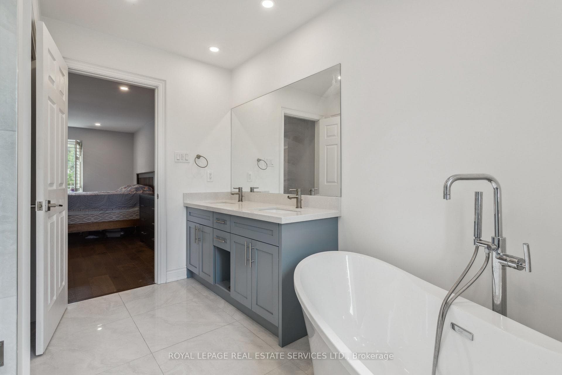 1068 Rockcliffe Court photo 23