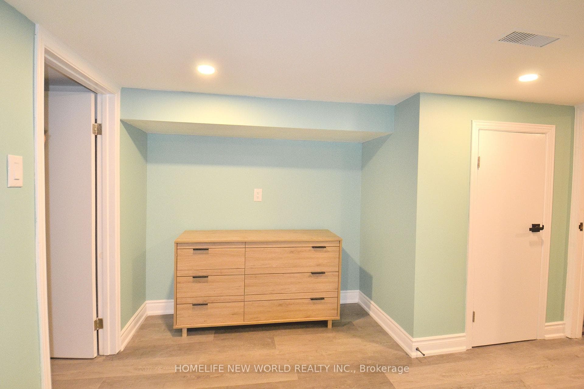 30 Barton Avenue Unit Bsmt photo 5