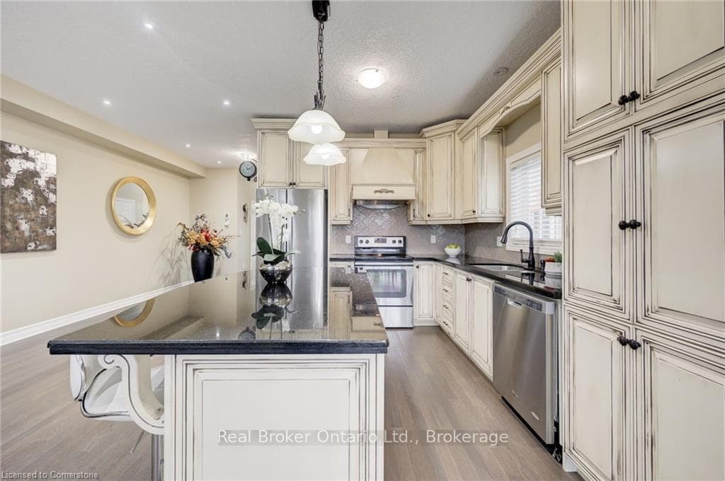 88 Keith Street photo 12