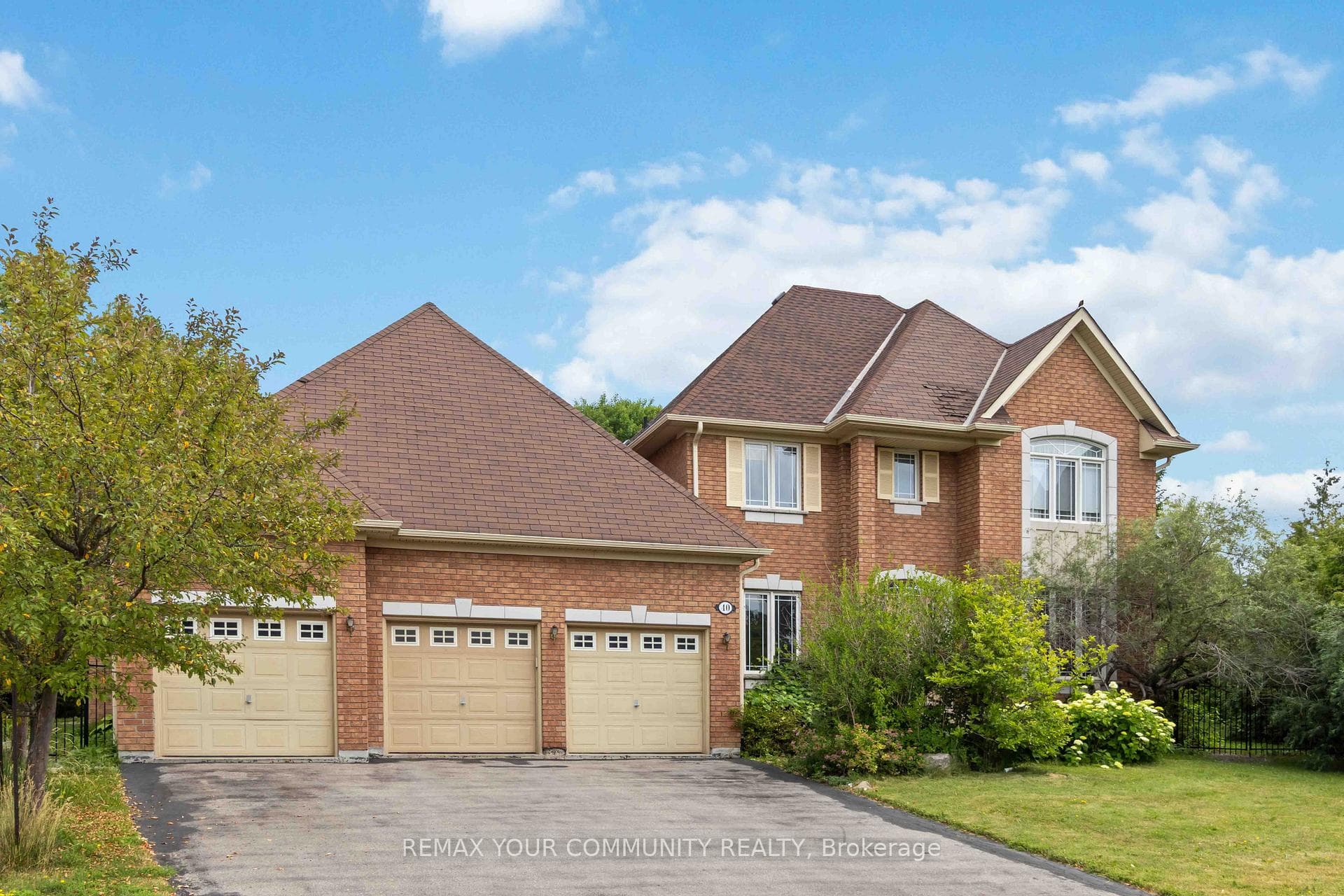 40 Hunterwood Chase photo 3