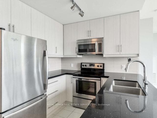 3985 Grand Park Drive Unit 1611 photo 10