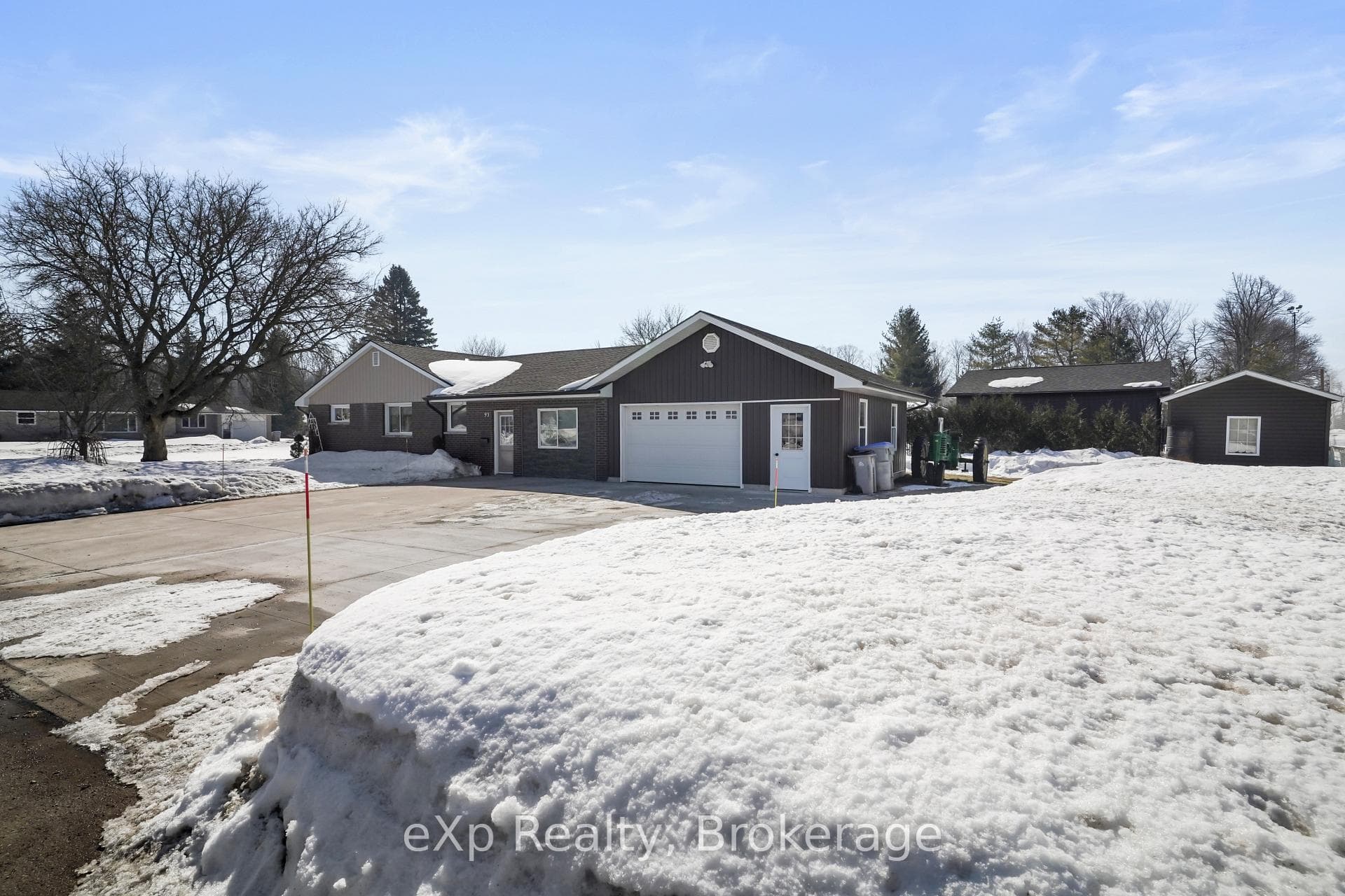 93 Elma Centre Street photo 39