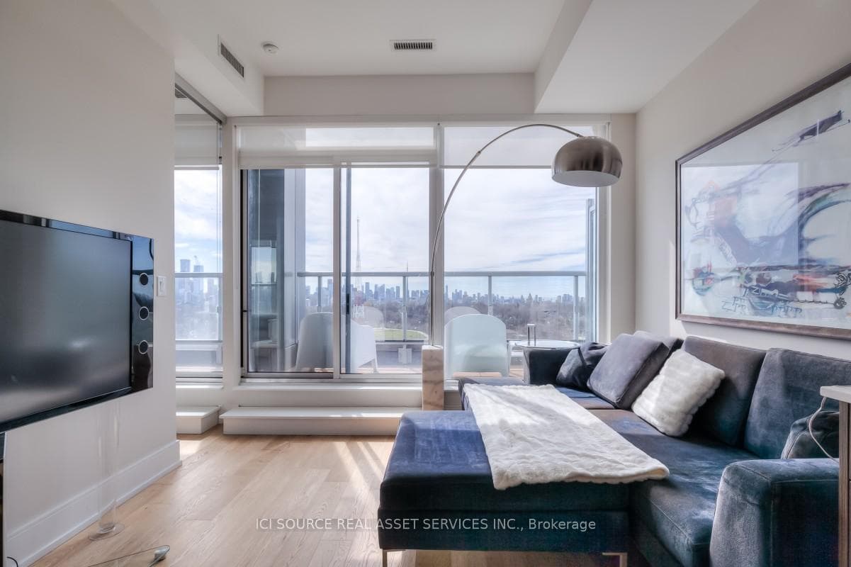 6 Parkwood Avenue Unit 804 photo 3