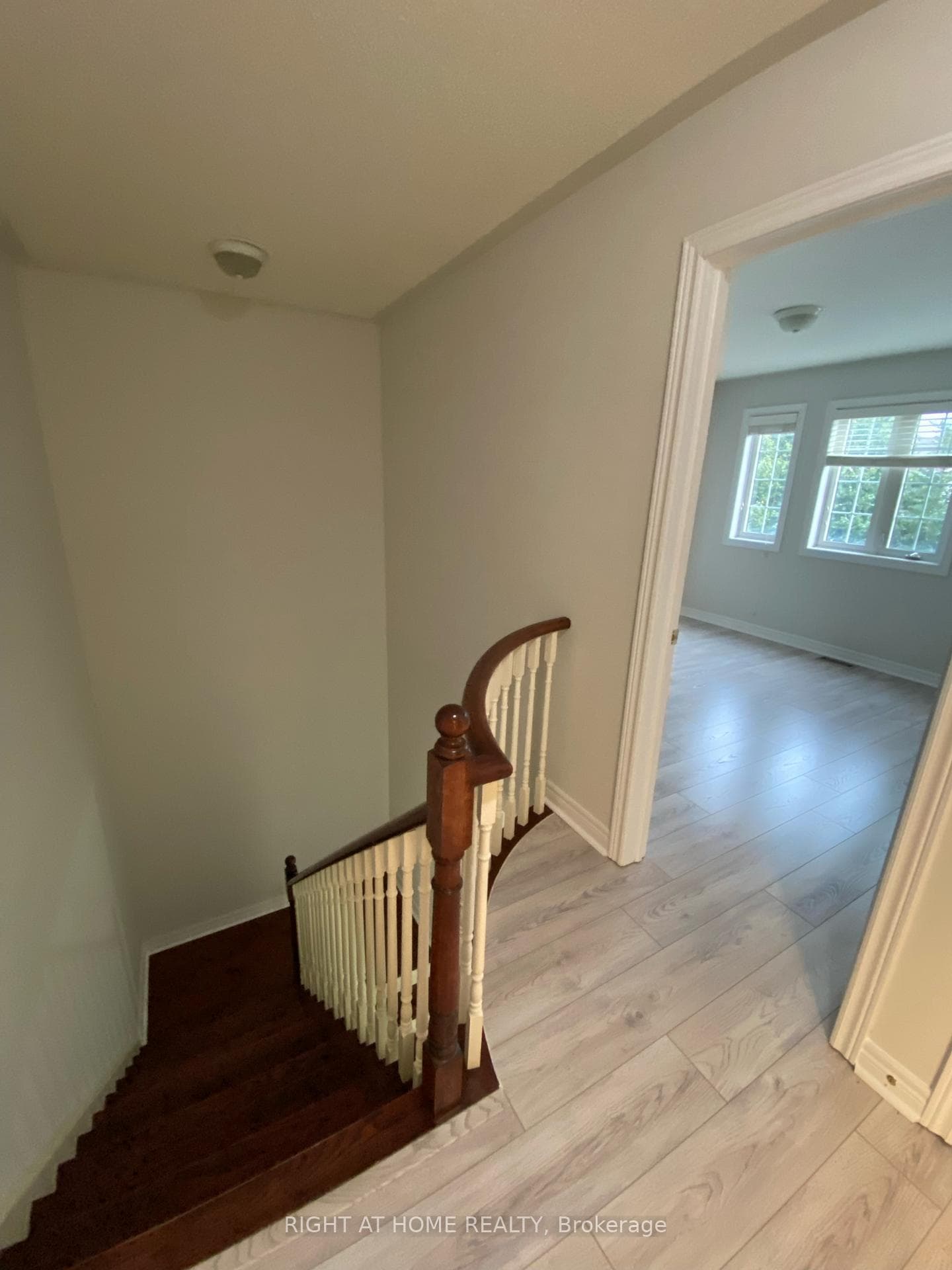 151 WOODBURY Crescent photo 14