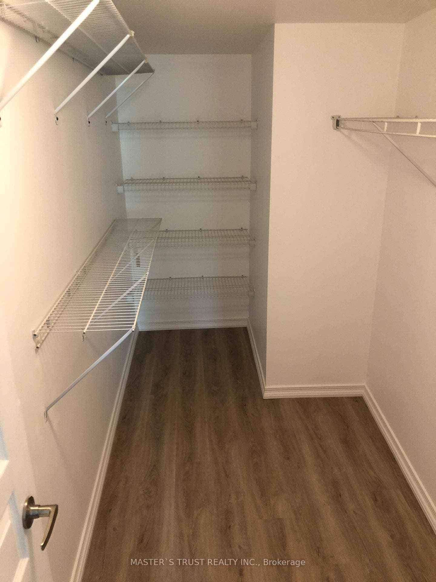 509 Beecroft Road Unit 207 photo 11