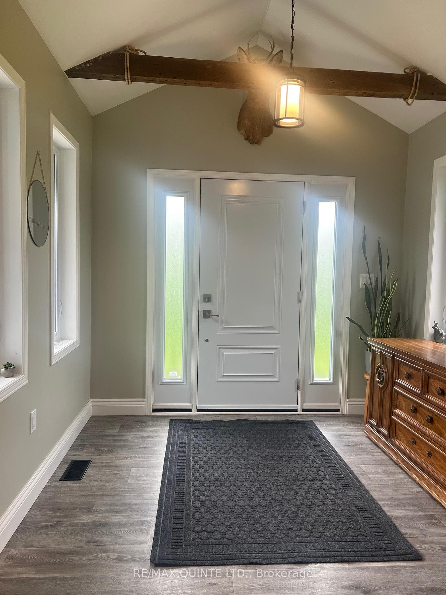 120 Thompson Road photo 3